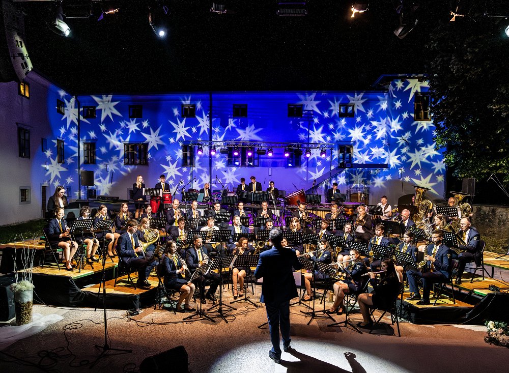 Poletni koncert Pihalnega orkestra Vrhpolje v Lanthierijevem dvorcu