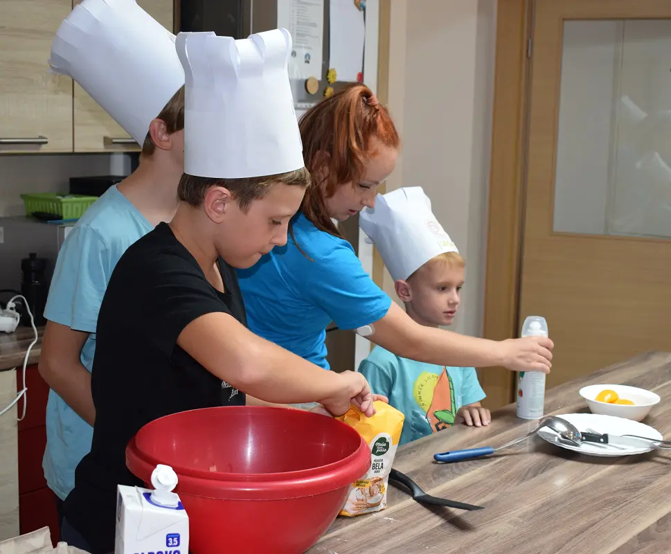 Poletje, polno odkrivanja: od otroške radovednosti do gorskih razgledov