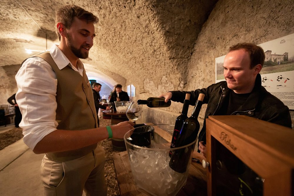 Martinovanje na gradovih povezuje Kras in Vipavsko dolino