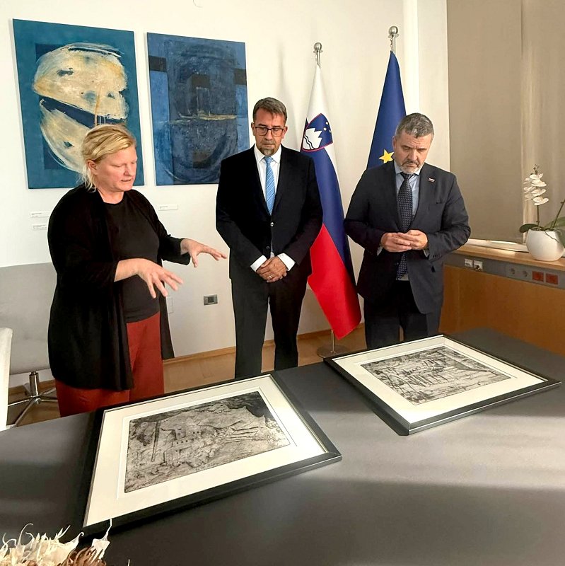Pilonova dela bodo krasila 30 slovenskih predstavništev po svetu