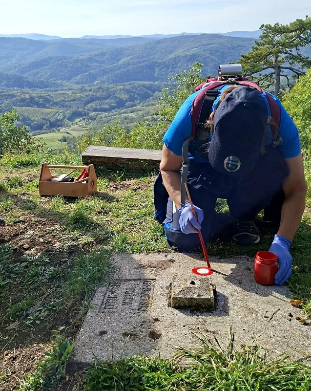 Skupna delovna akcija na trasi Vertovčevega pohoda markacistov PD Ajdovščina in društa Matija Vertovec