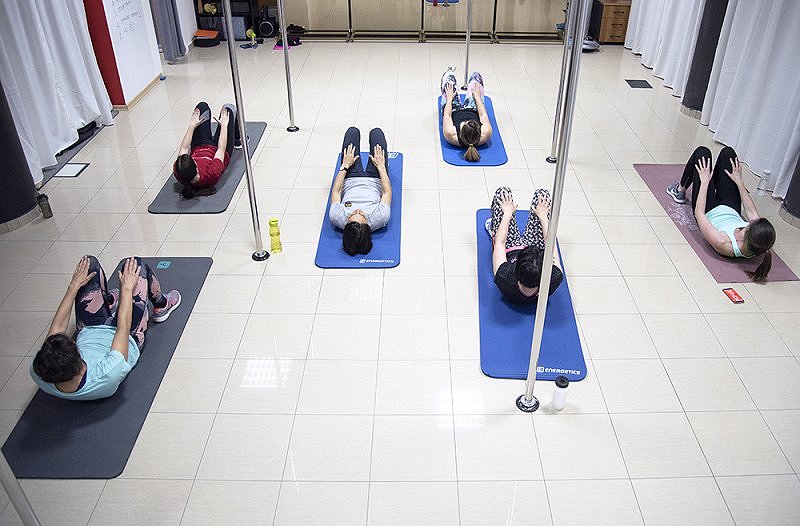 Ajdovski Sport pole dance vas vabi k različnim vadbam, prilagojenim za